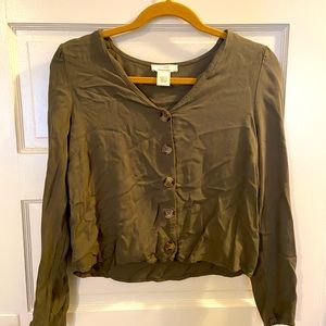 Long sleeve green top for any occasion!